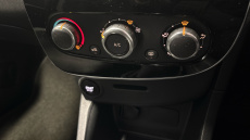 Renault Clio 1.2 TCE Dynamique Nav 5dr Petrol Hatchback